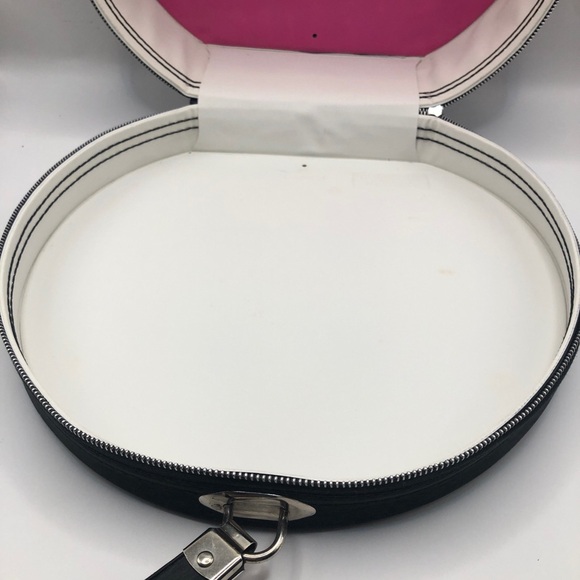 Sleek Vintage Round Zippered Cosmetic Travel Case - Picture 8 of 16